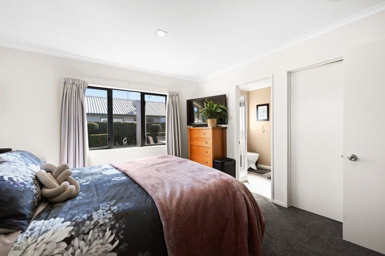 Photo of property in 28 Diomede Glade, Flagstaff, Hamilton, 3210