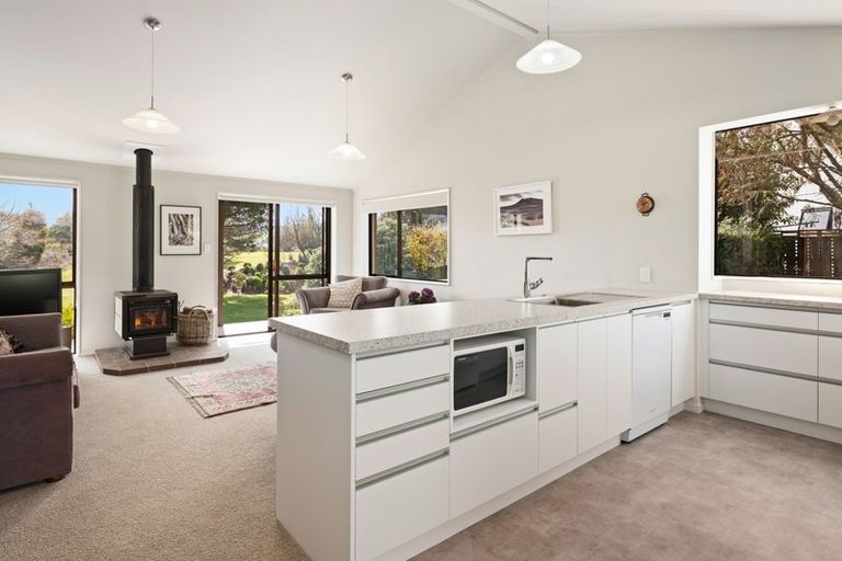 Photo of property in 72 Kinloch Road, Kinloch, Taupo, 3377