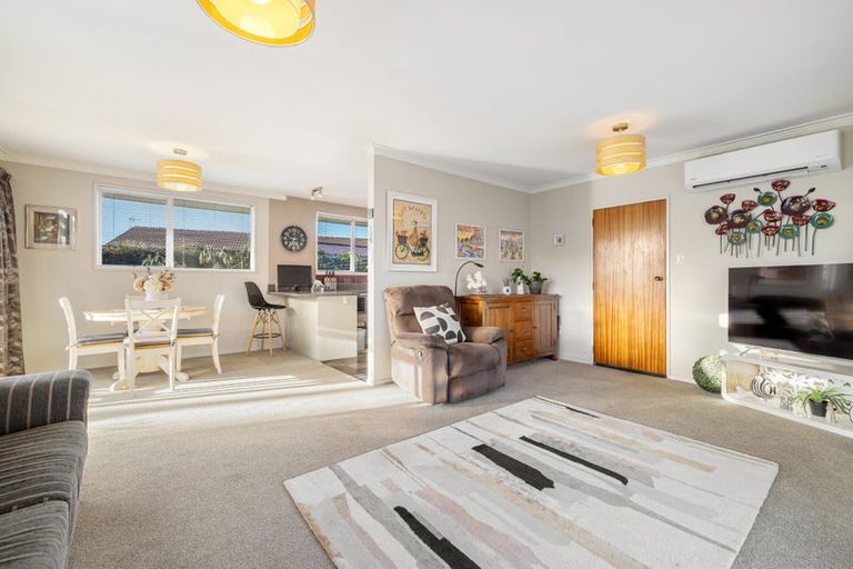 Photo of property in 96 Englefield Road, Northwood, Christchurch, 8051