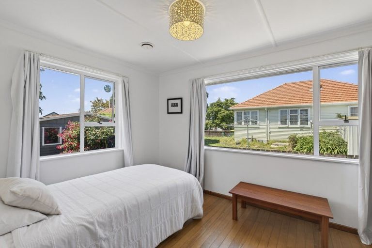 Photo of property in 4 Raleigh Street, Vogeltown, New Plymouth, 4310