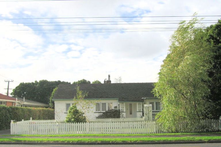 Photo of property in 1/391 West Coast Road, Glen Eden, Auckland, 0602