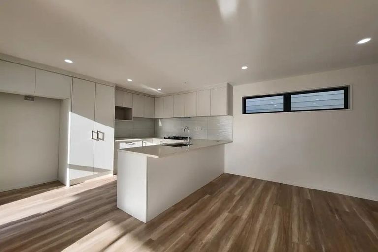 Photo of property in 60c Heybridge Street, Manurewa, Auckland, 2102