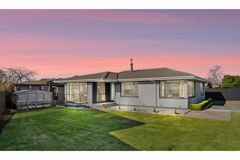 Photo of property in 46 Denise Crescent, Hornby, Christchurch, 8042
