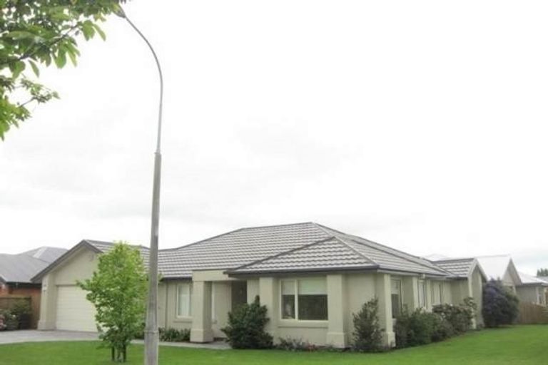 Photo of property in 2 Sheraton Place, Redwood, Christchurch, 8051