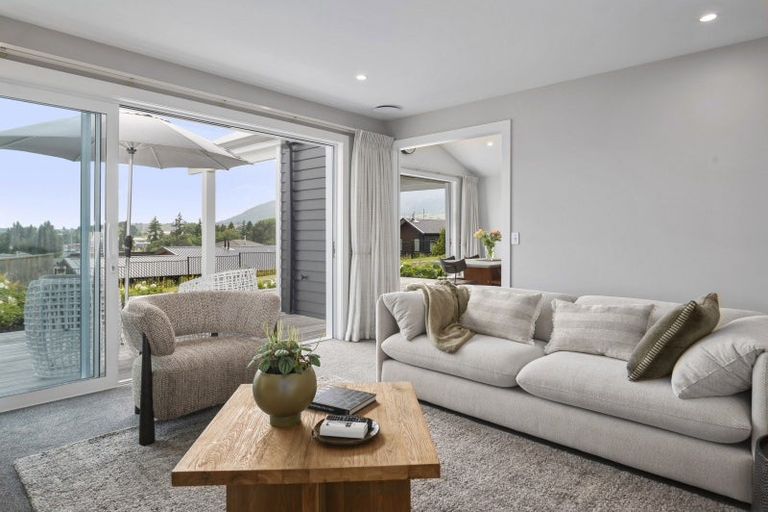 Photo of property in 5 Azalea Lane, Waipahihi, Taupo, 3330