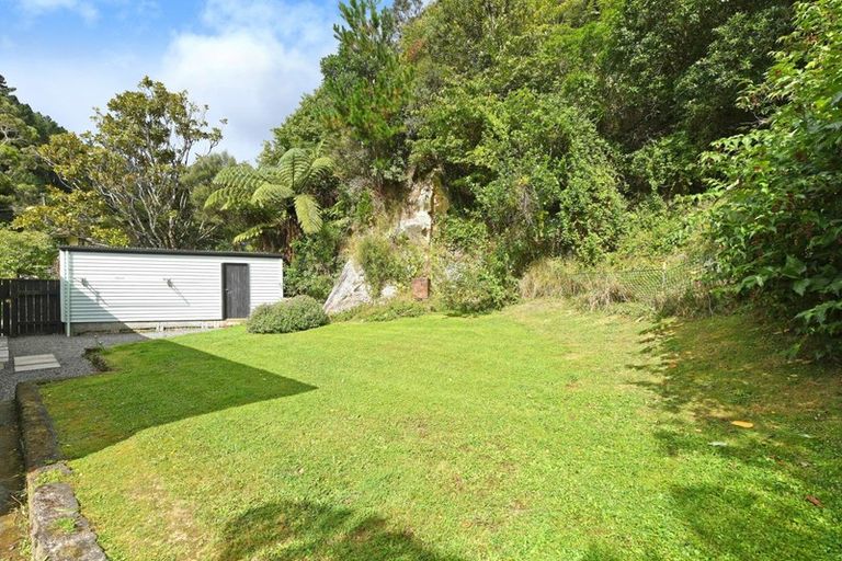 Photo of property in 104 Pinehaven Road, Pinehaven, Upper Hutt, 5019