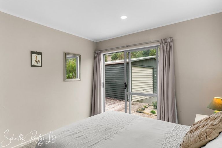 Photo of property in 1 Rigby Street, Whakapirau, 0583