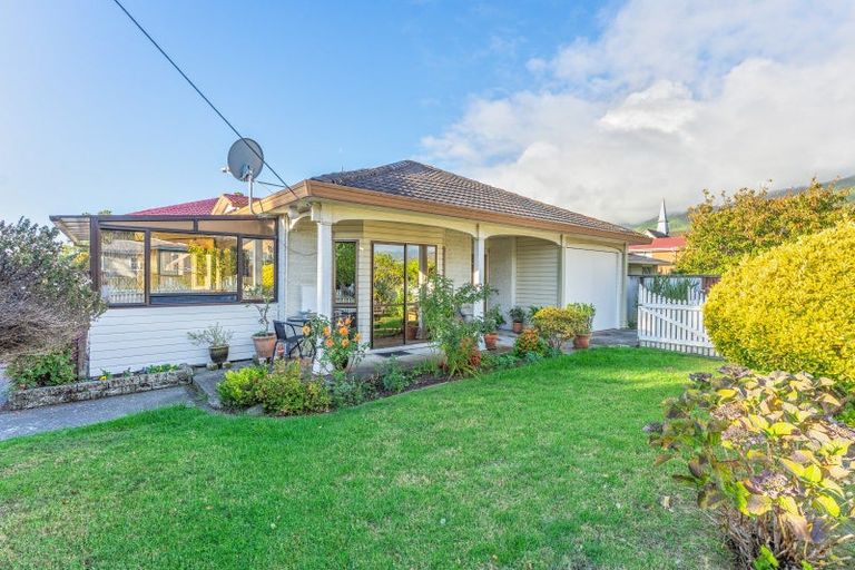 Photo of property in 51 Ngaio Road, Waikanae, 5036
