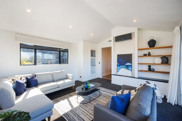 Photo of property in 2 Waimarama Court, Roslyn, Palmerston North, 4414