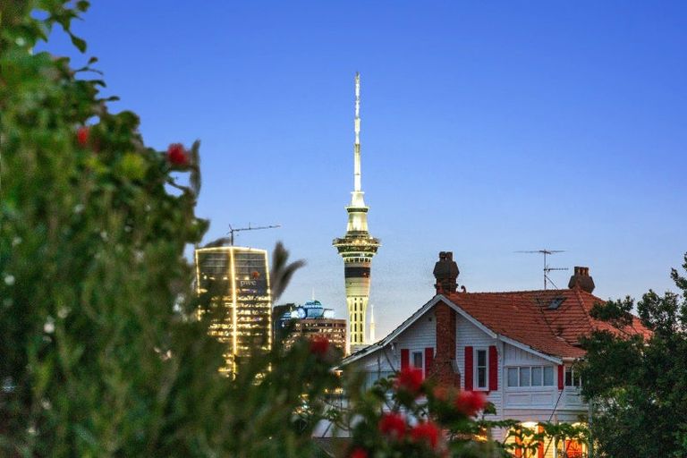 Photo of property in 43b Stanley Road, Stanley Point, Auckland, 0624
