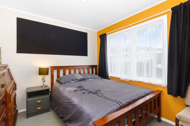 Photo of property in 5 The Strand, Wainuiomata, Lower Hutt, 5014