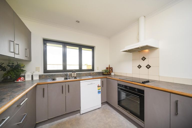Photo of property in 9 Alpine Grove, Kelvin Grove, Palmerston North, 4414