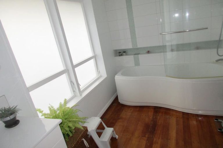 Photo of property in 5 Arthur Grove, Waikanae, 5036