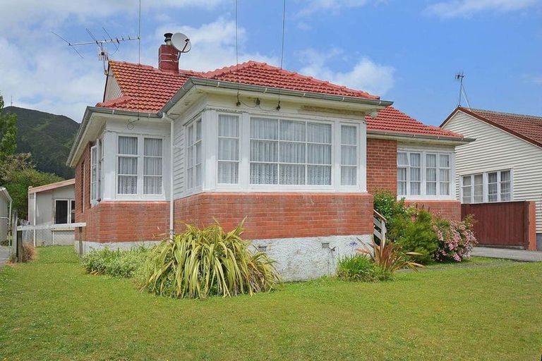 Photo of property in 9 Collett Street, Naenae, Lower Hutt, 5011