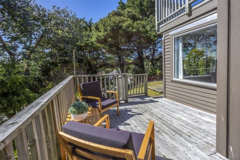 Photo of property in 14 Grays Road, Plimmerton, Porirua, 5026