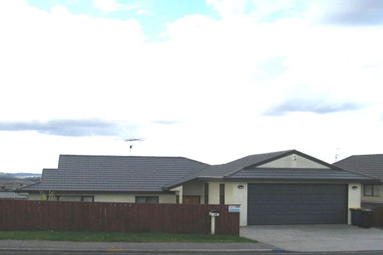 Photo of property in 64 Luckens Road, West Harbour, Auckland, 0618