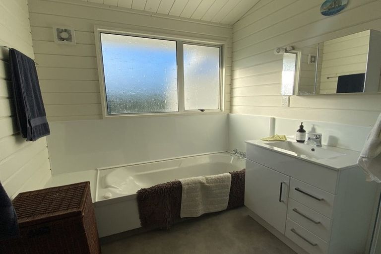 Photo of property in 159a Waikawa Road, Picton, 7220