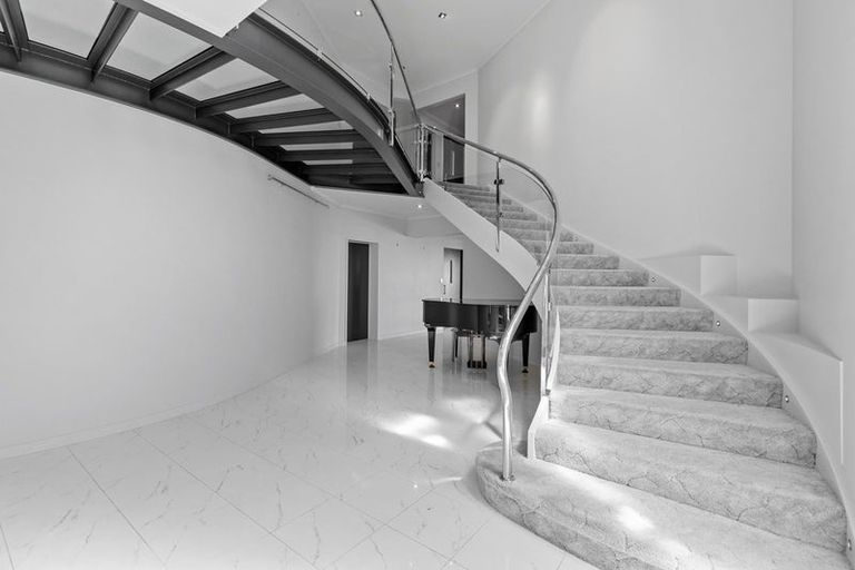 Photo of property in 18 Roy Terrace, Moturoa, New Plymouth, 4310