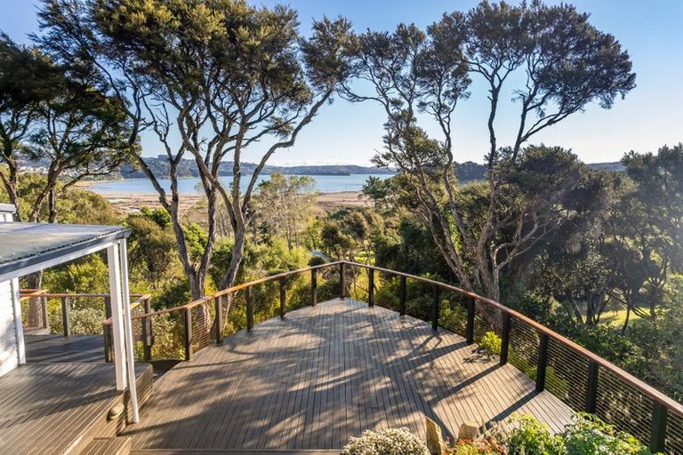 Photo of property in 92 Paekakariki Hill Road, Pauatahanui, Porirua, 5381