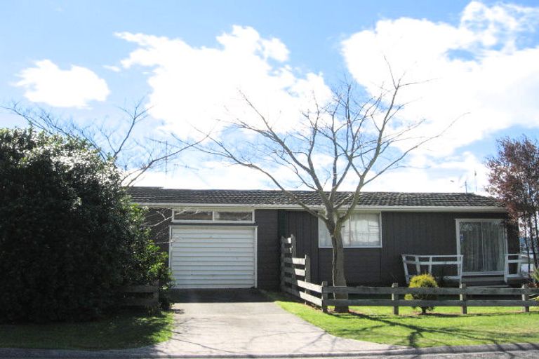 Photo of property in 1 Isobel Street, Acacia Bay, Taupo, 3330