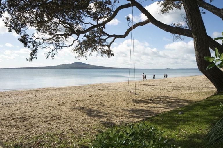 Photo of property in 1/11a Hauraki Road, Hauraki, Auckland, 0622