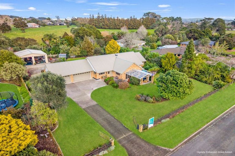 Photo of property in 15 Awaroa Stream Drive, Waiuku, 2123