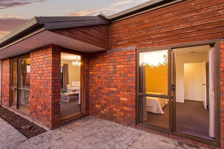 Photo of property in 1/18 Winters Road, Redwood, Christchurch, 8051