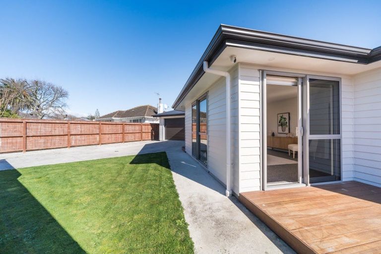 Photo of property in 2 Seddon Street, Takaro, Palmerston North, 4412