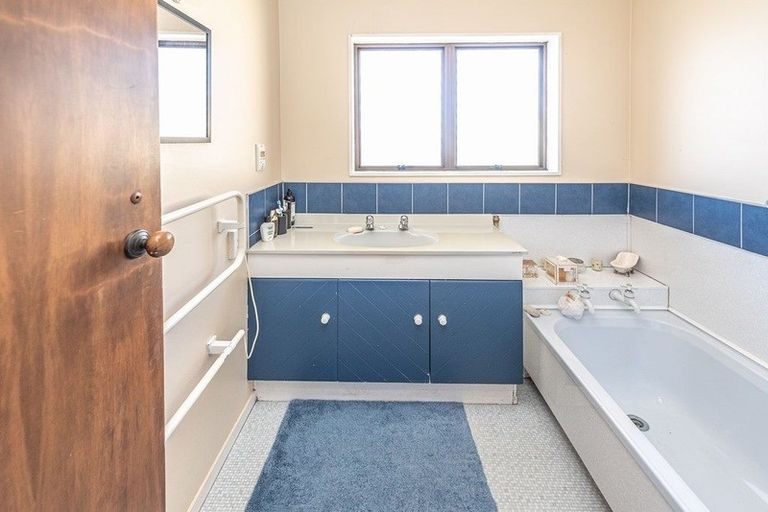 Photo of property in 11 Warwick Place, Springvale, Whanganui, 4501