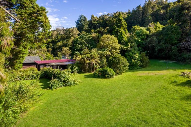 Photo of property in 10 Tombleson Road, Lake Rotoma, Rotorua, 3074
