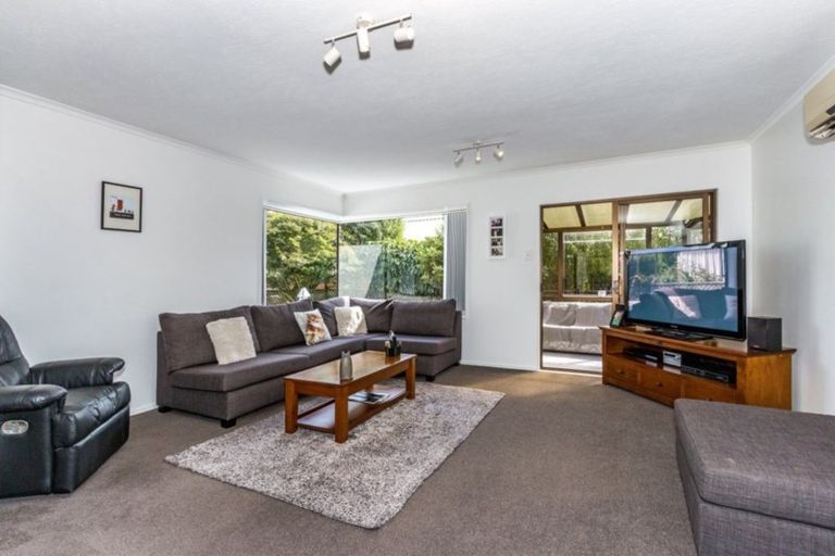 Photo of property in 15 Lowry Avenue, Redwood, Christchurch, 8051