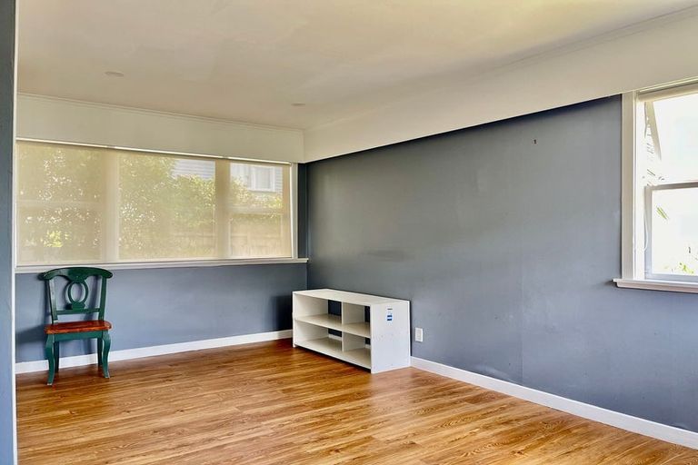 Photo of property in 46 Kelman Road, Kelston, Auckland, 0602