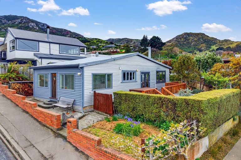 Photo of property in 10 Cornwall Road, Lyttelton, 8082