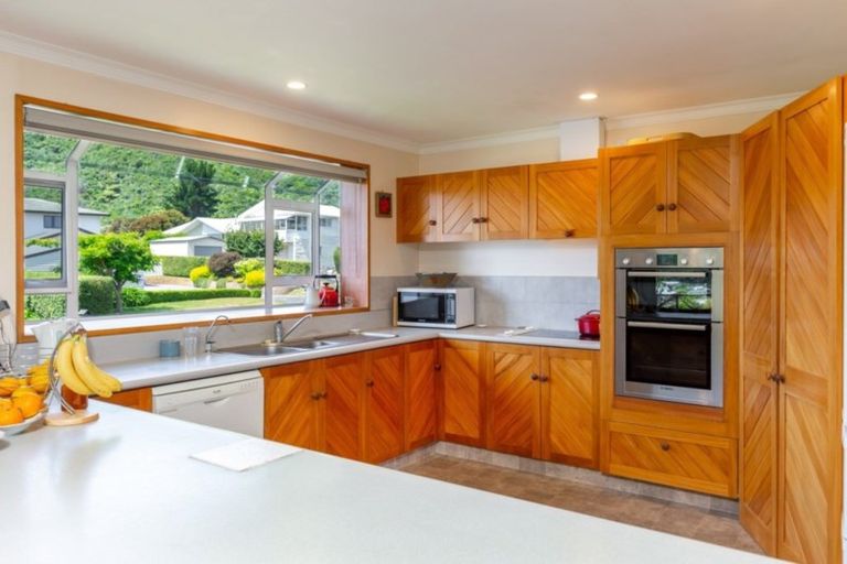 Photo of property in 12 Matai Place, Waikawa, Picton, 7220
