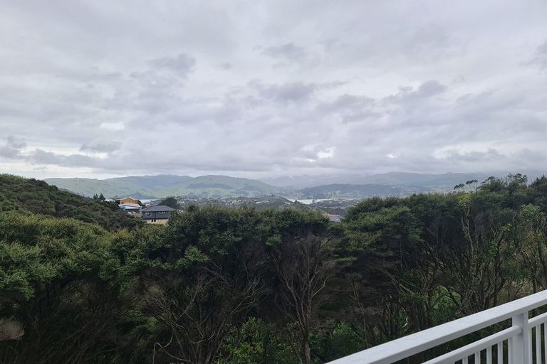 Photo of property in 3 Kopua Place, Whitby, Porirua, 5024