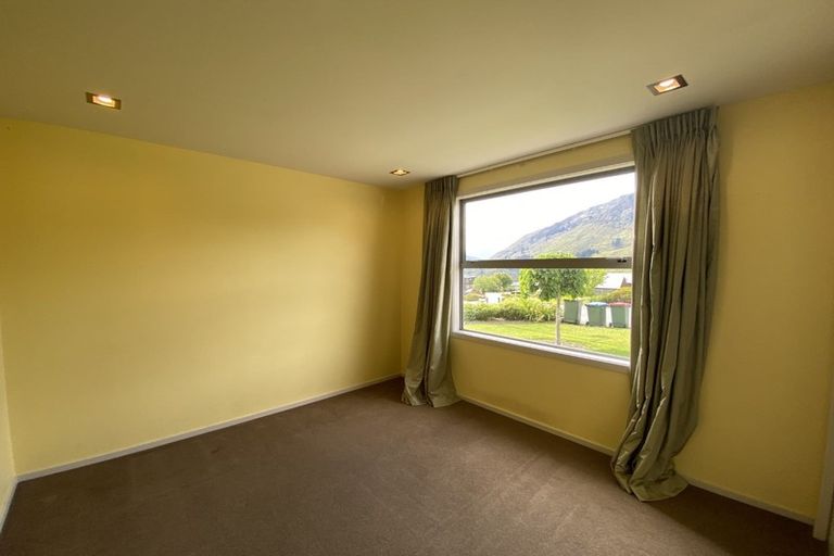 Photo of property in 26 Harrys Close, Arthurs Point, Queenstown, 9371