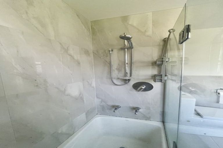 Photo of property in 2/84 Lynwood Road, New Lynn, Auckland, 0600