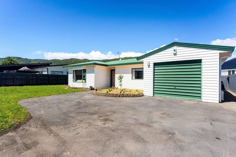 Photo of property in 2/3 Dover Road, Wainuiomata, Lower Hutt, 5014