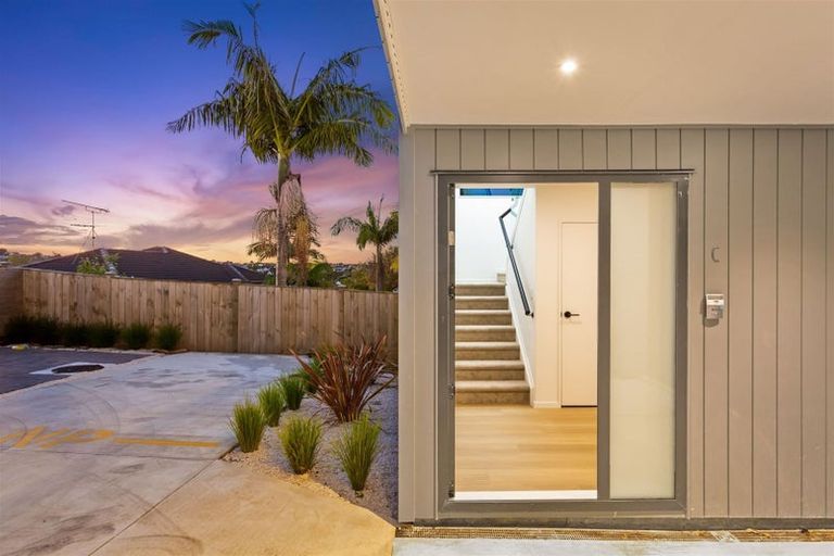 Photo of property in 152c Luckens Road, West Harbour, Auckland, 0618