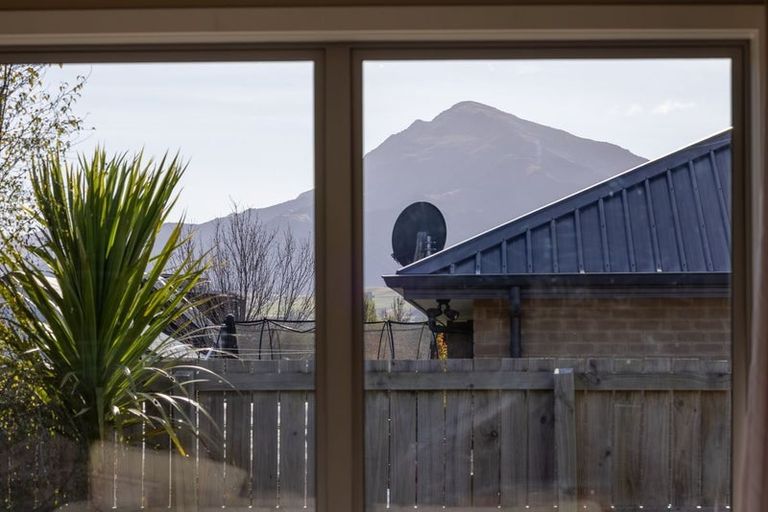 Photo of property in 4 Kingfisher Crescent, Albert Town, Wanaka, 9305