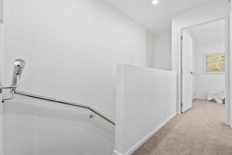 Photo of property in 4/18 Albert Road, Kelston, Auckland, 0602