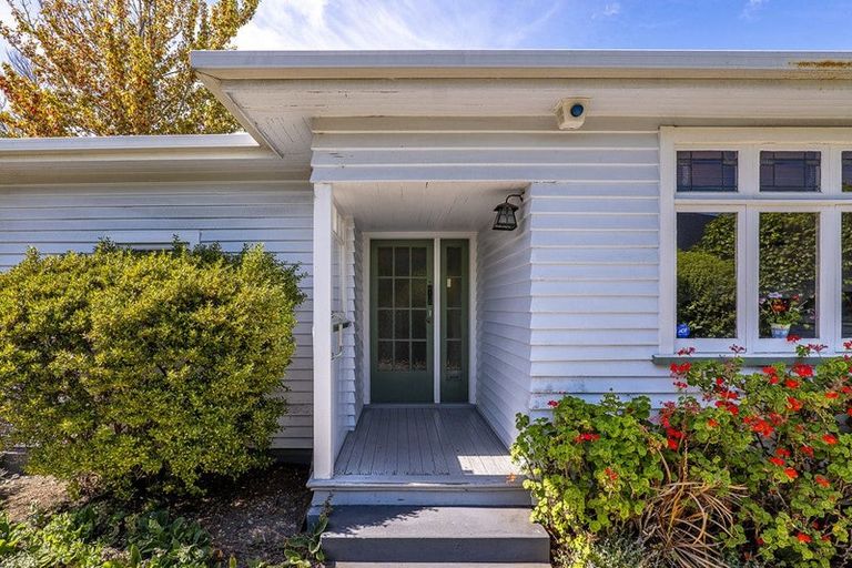 Photo of property in 11 Alpha Avenue, Strowan, Christchurch, 8052