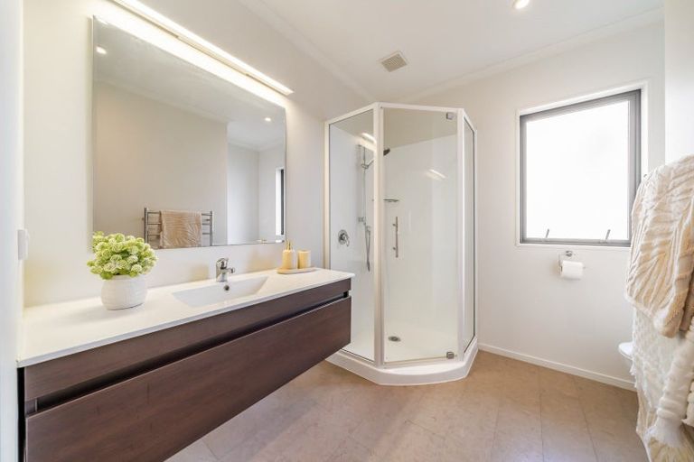 Photo of property in 43 Moana Road, Plimmerton, Porirua, 5026