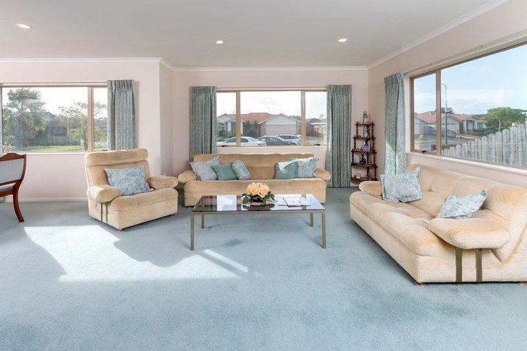 Photo of property in 10 Brosna Place, East Tamaki, Auckland, 2016