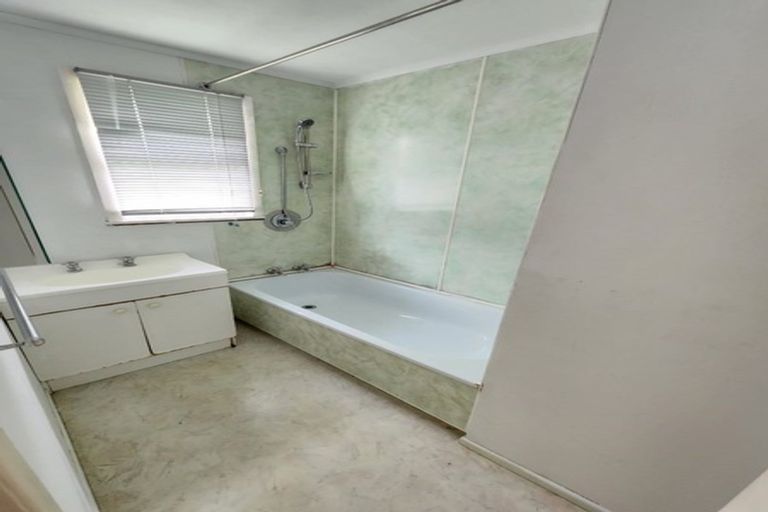 Photo of property in 12 Cargill Street, Papakura, 2110