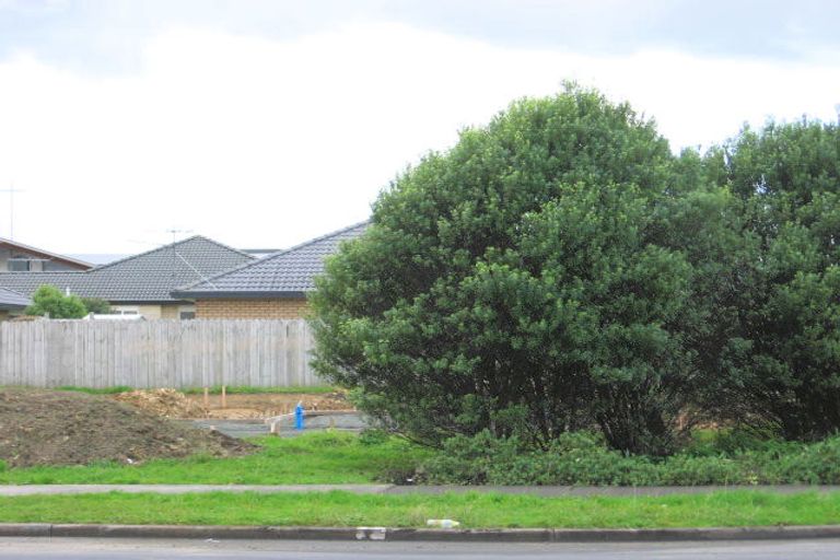 Photo of property in 2 Magee Place, East Tamaki Heights, Auckland, 2016