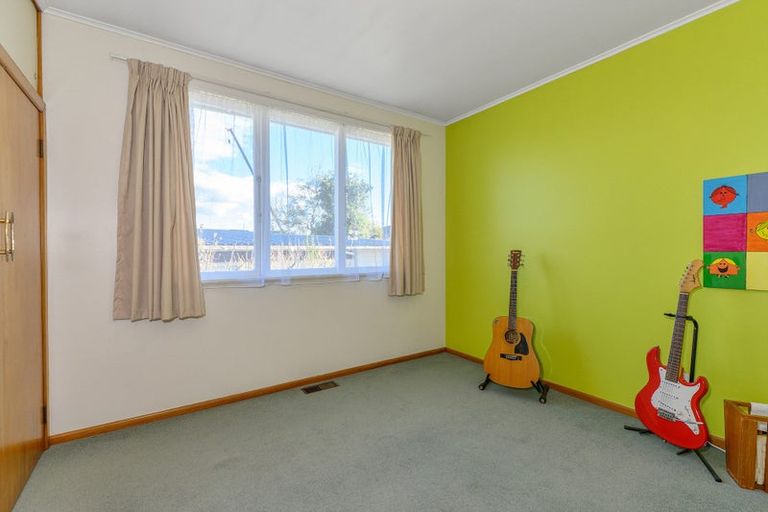 Photo of property in 18 Lavelle Road, Henderson, Auckland, 0612