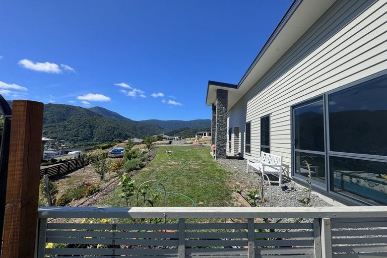 Photo of property in 26 Harbour View Heights, Picton, 7220