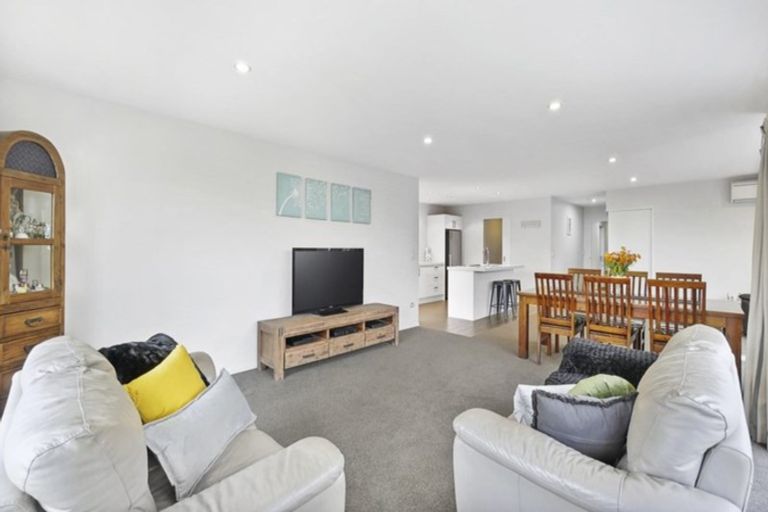 Photo of property in 40 Little Oaks Drive, Yaldhurst, Christchurch, 8042