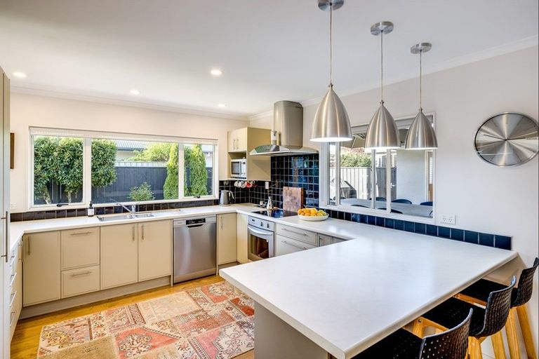 Photo of property in 16 Bourke Place, Havelock North, 4130